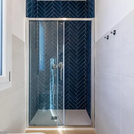 Delphis Гостевой дом Пула