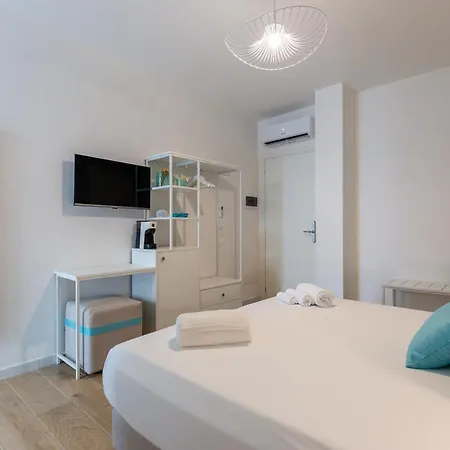 Delphis Guest house *